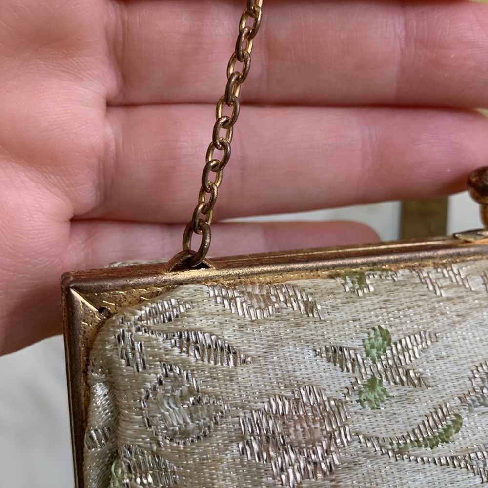 Vintage Ivory Embroidered Beaded Small Kiss Lock Chain Strap Mini Evening Bag - Picture 8 of 17